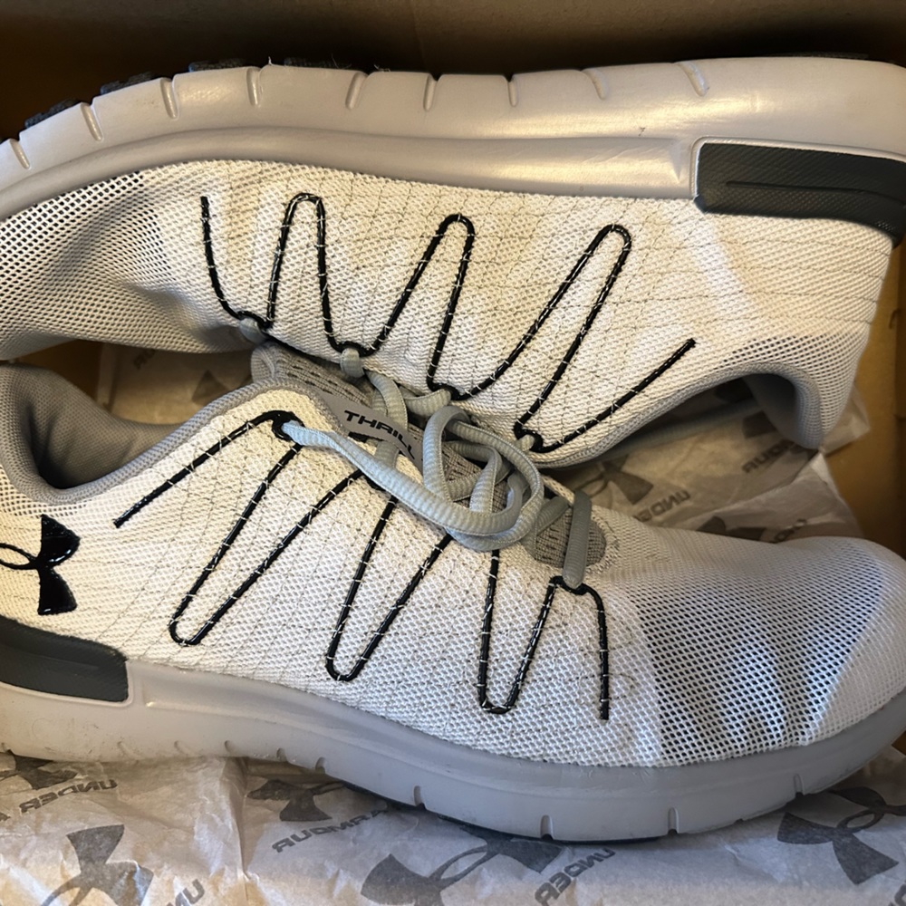UNDER ARMOUR Thrill 3